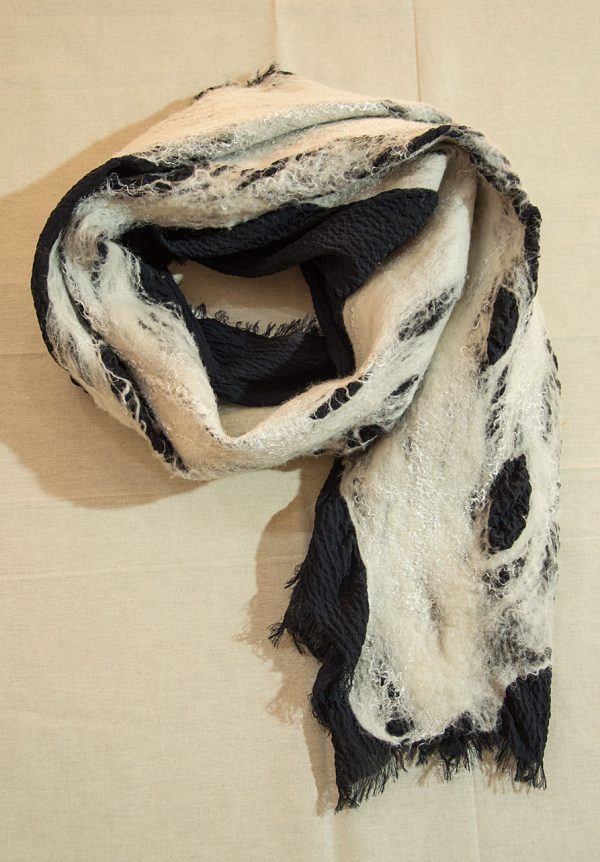 Scarf of felt and fabric