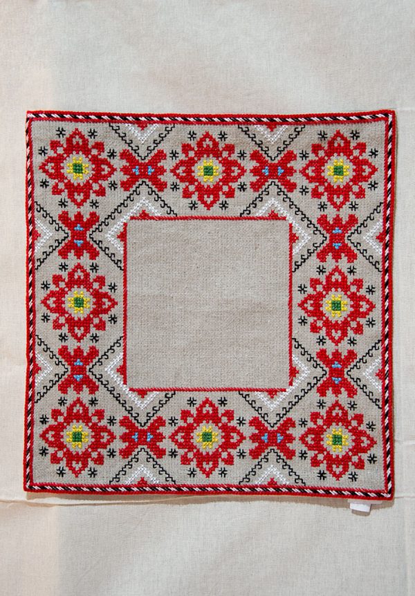 andmade bulgarian embroidery serviette