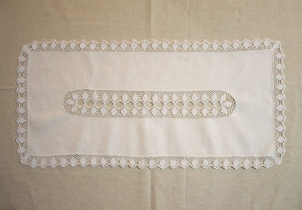 table-runner with hand-knitt lace