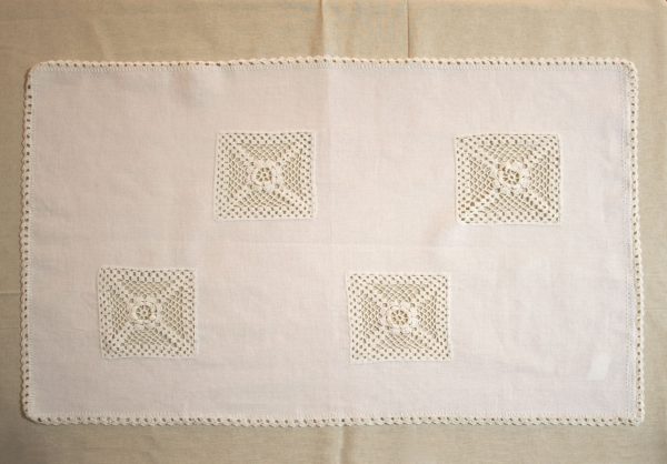 table-runner with hand-knitt lace