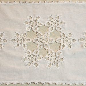 table-runner with hand-knitt lace